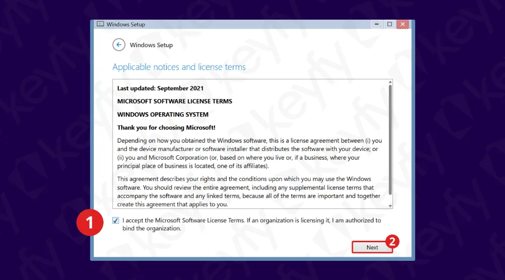 Un écran de configuration Windows affiche les termes du contrat de licence logiciel. Une case à cocher pour accepter les termes est mise en évidence à l'étape 1, et le bouton Suivant est mis en évidence à l'étape 2. Le texte mentionne les Termes du contrat de licence logiciel Microsoft.