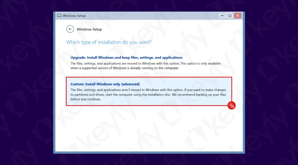 Un écran de configuration Windows demande Quel type d'installation voulez-vous effectuer ? avec deux options : Mise à niveau et Personnalisé : Installer uniquement Windows (avancé). L'option Personnalisé est mise en évidence avec un encadré rouge.