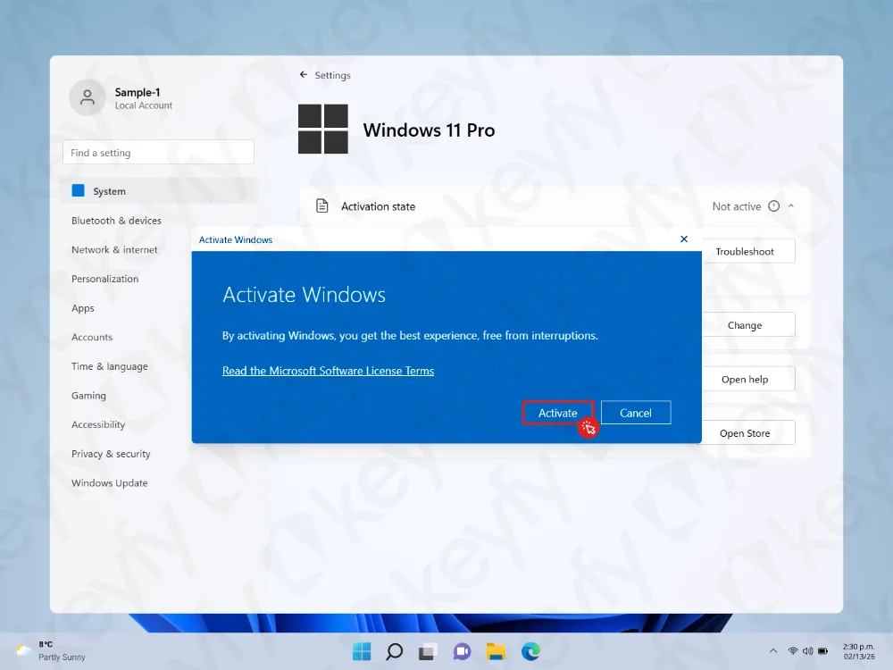 Une fenêtre de paramètres Windows 11 Pro affiche une fenêtre contextuelle « Activer Windows » avec une case bleue invitant à l'activation. Le bouton Activer entouré de rouge est mis en évidence, et l'arrière-plan affiche les paramètres système.